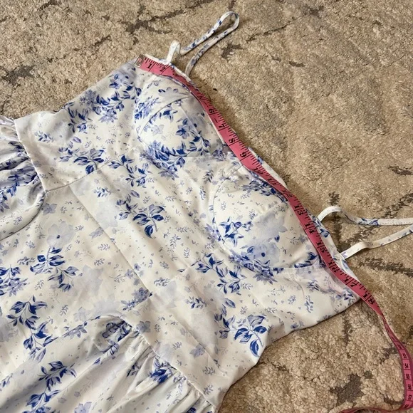 Stunning floral dress 🪻💫 - Picture 4 of 7